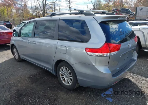 2013 Toyota Sienna Xle V6 8 Passenger из США, поврежденный, VIN 5TDYK3DC7DS344995